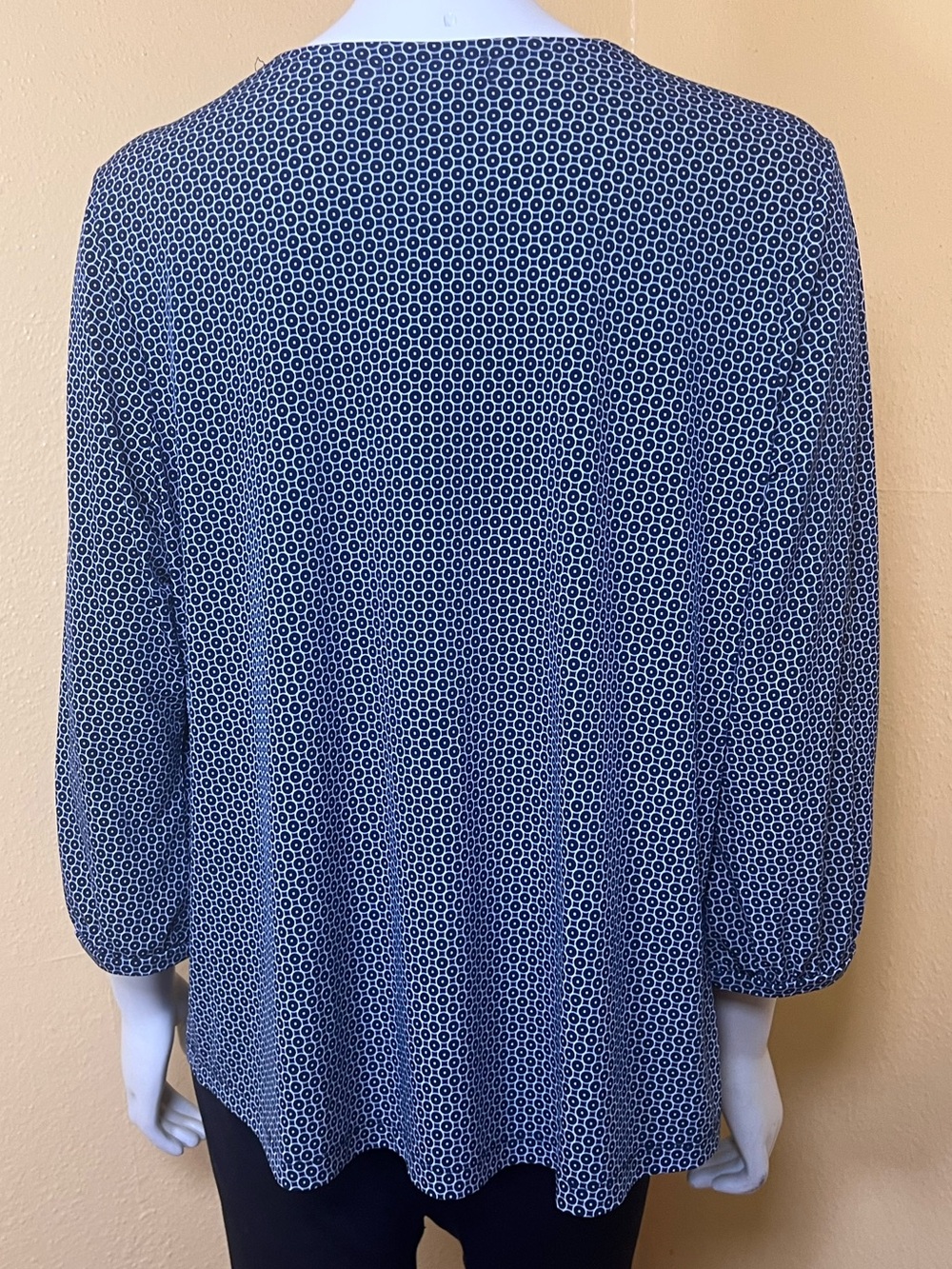 Liz Claiborne Woman 1X Navy White Geometric Tie Neck Keyhole Blouse - Picture 5 of 11